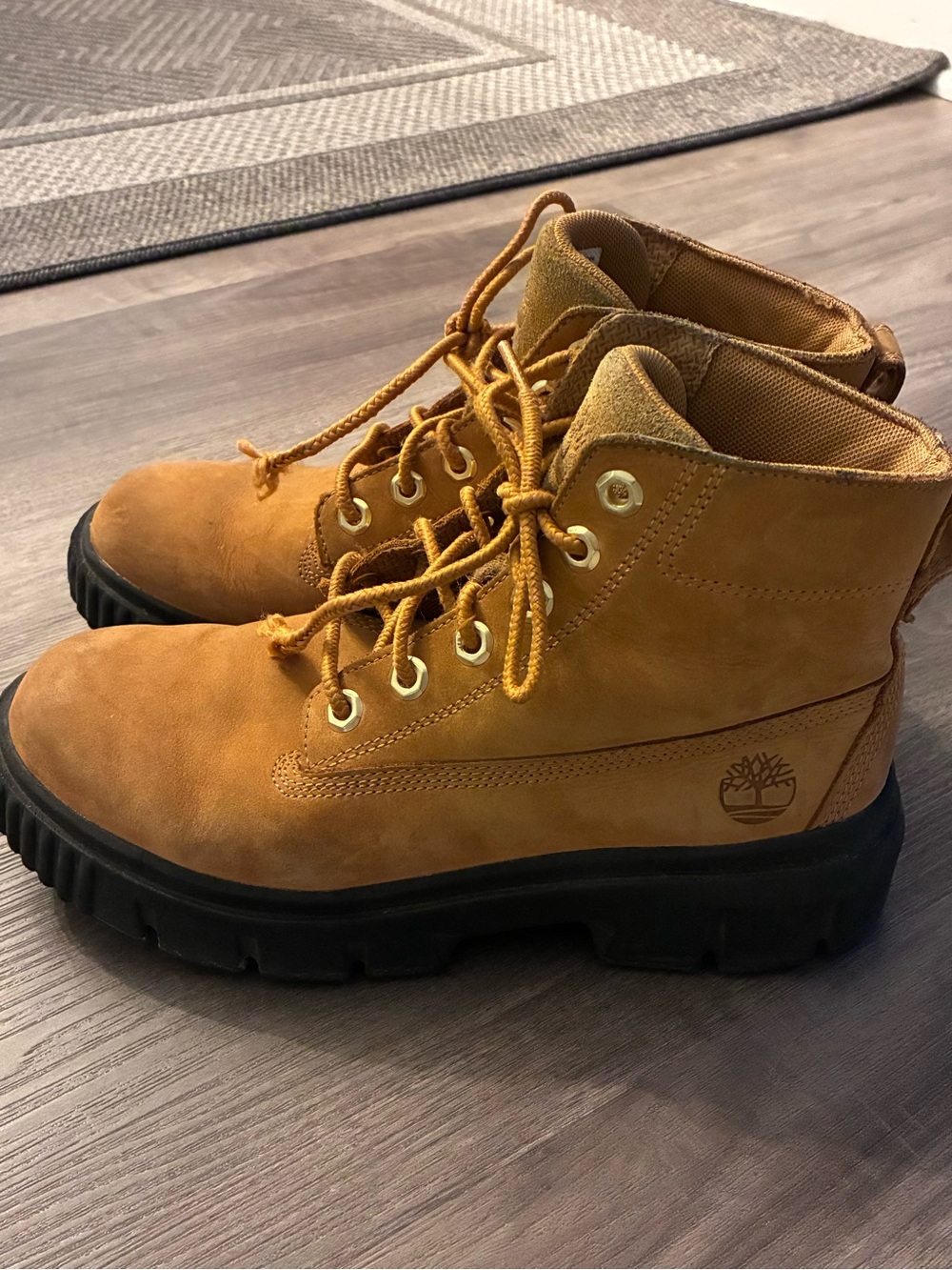 Timberland Wheat/Tan Lace-Up Nubuck Boots